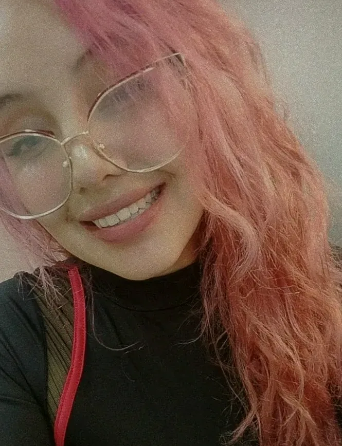 Zeynep, 27